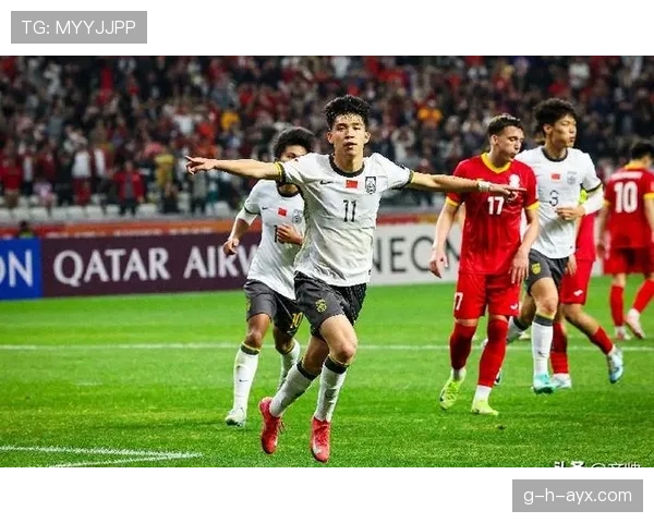 亚运足球赛场新星闪耀，年轻球员展现无限潜力引期待